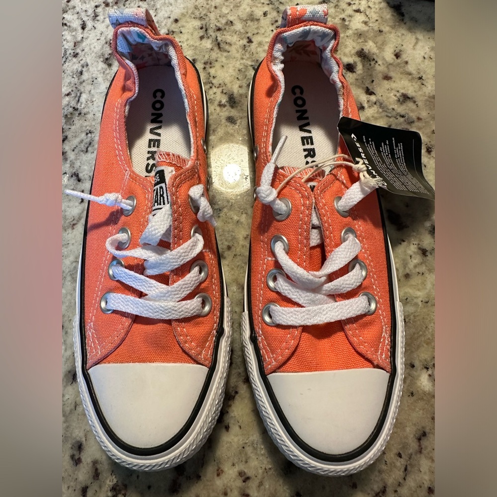 NEW Woman’s Peach Converse All Stars Size 5